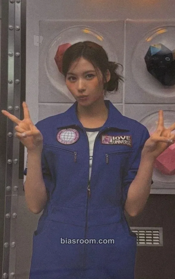 Sana 10VE Universe (10th Anniversary) Photocard - TWICE - TWICE K-pop photocard