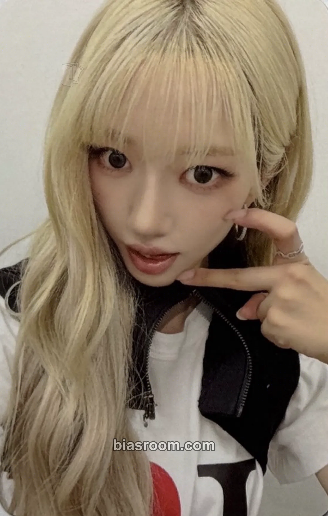 Sooin BITE NOW Photocard - MEOVV | Bias Room