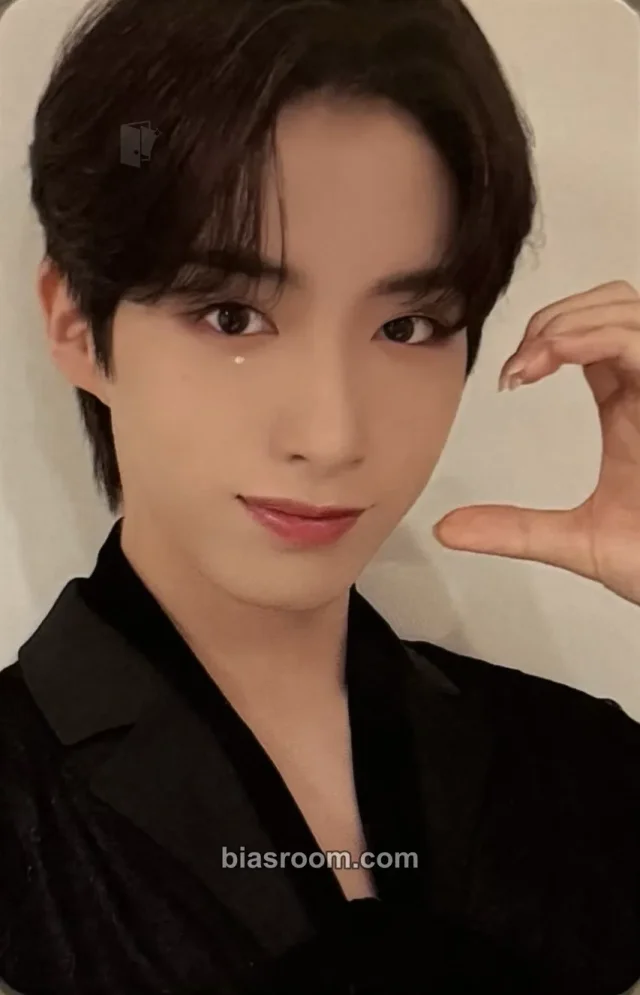 ONEUS - Xion - MALUS Album flume store round 1 pob (pre-order benefit)