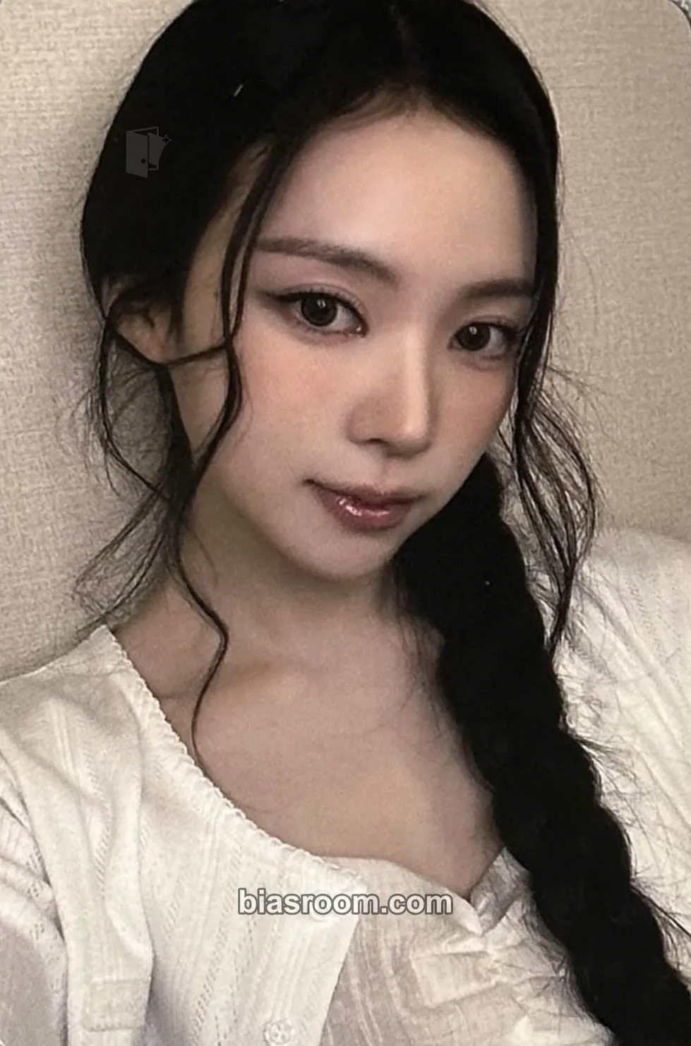Narin The 1st Season's Greetings Pop-Up Store Photocard - MEOVV - MEOVV K-pop photocard