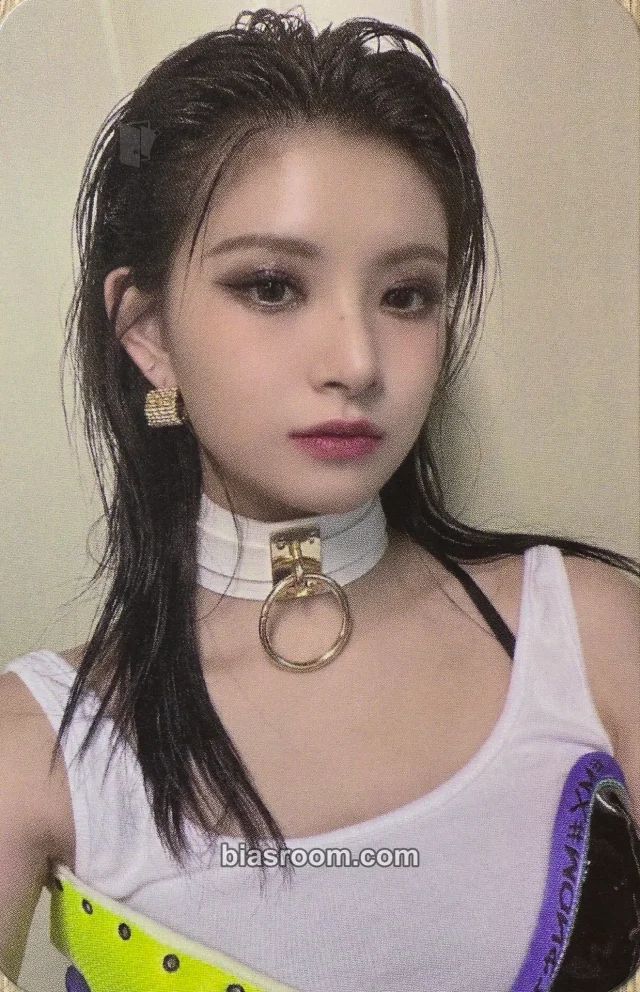 EVERGLOW - Yiren - Return of The Girl Album mwave/mnet plus merch signed album event