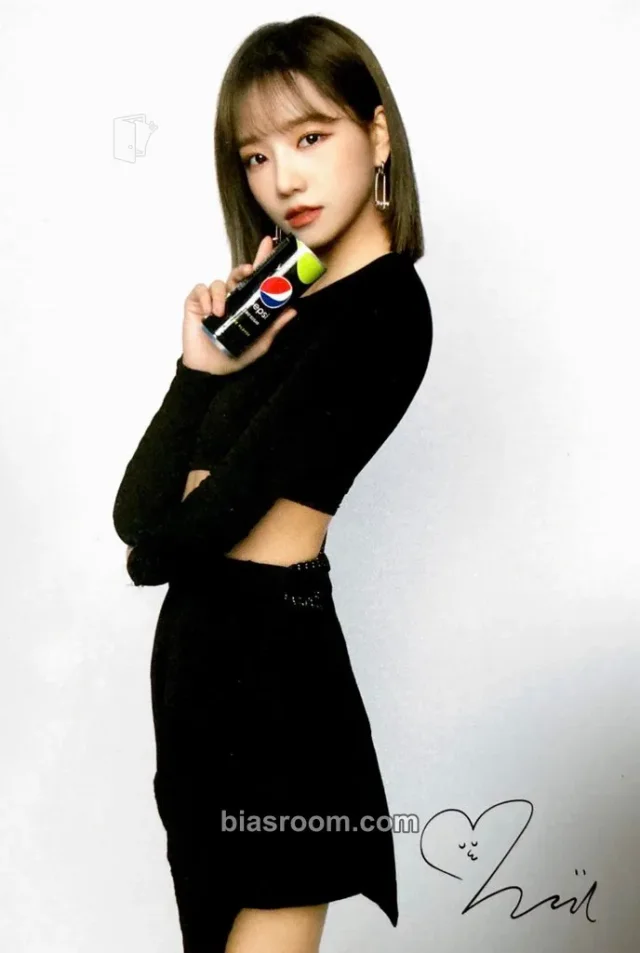 IZ*ONE - Jo Yuri - ZERO:ATTITUDE Album postcard