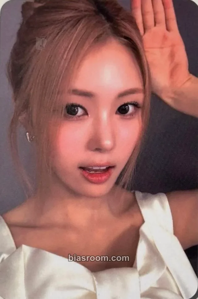 ifeye - Hwayeon - Dr.Jart x ifeye Other brand collaboration merch photocard