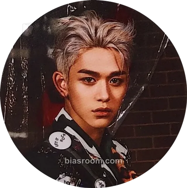 WayV - Lucas - Awaken The World Album album inclusion circle card world version awaken version