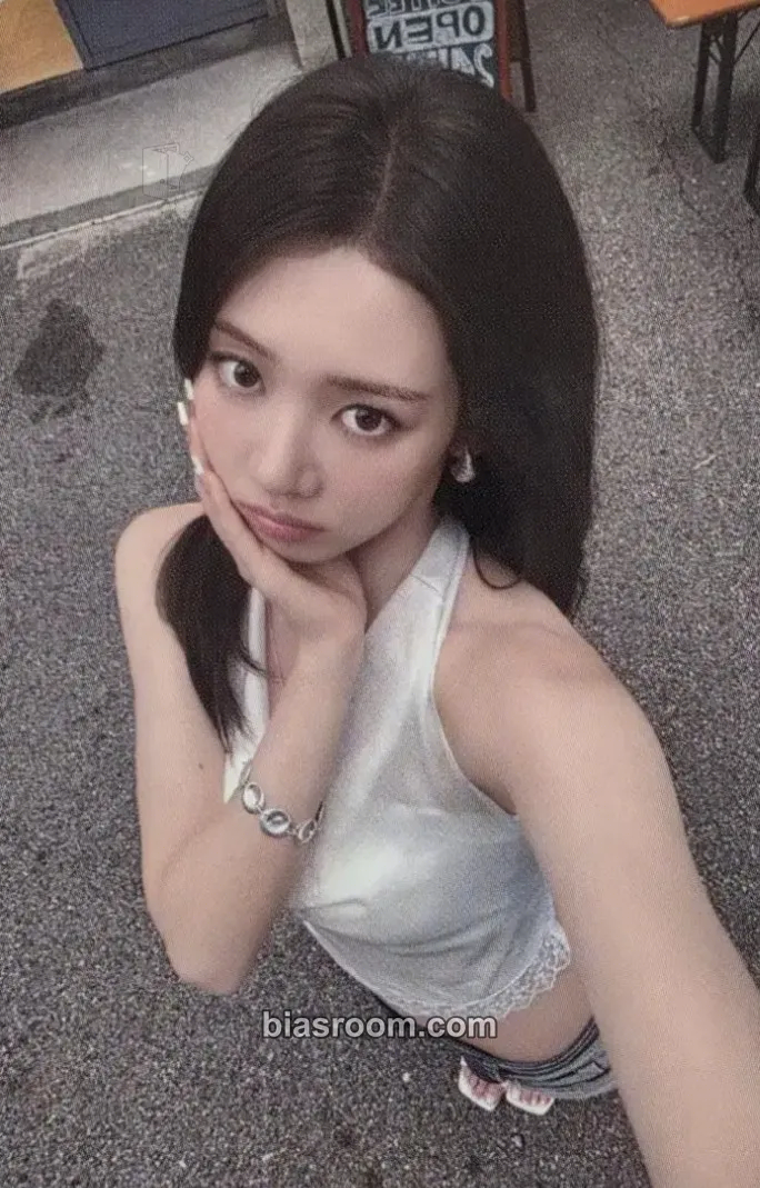 Rora CHOOM Photocard - BABYMONSTER - BABYMONSTER K-pop photocard