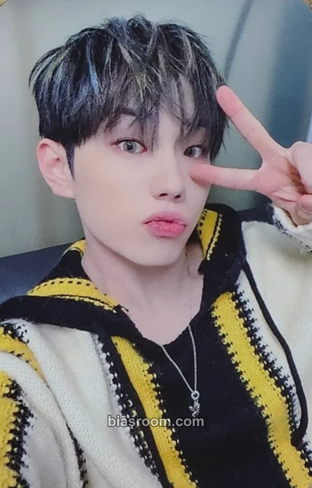 E’LAST - Wonjun - iDENTIFICATION Album jump up round 10 fansign
