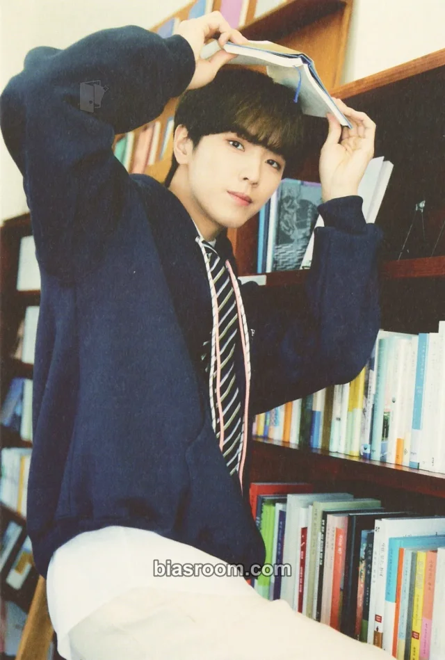 CIX - Yonghee - 2023 Seasons Greetings Other kit inclusion postcard season's greetings