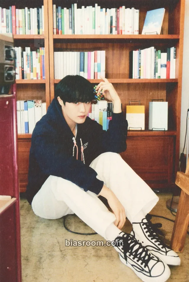 CIX - Hyunsuk - 2023 Seasons Greetings Other kit inclusion postcard season's greetings