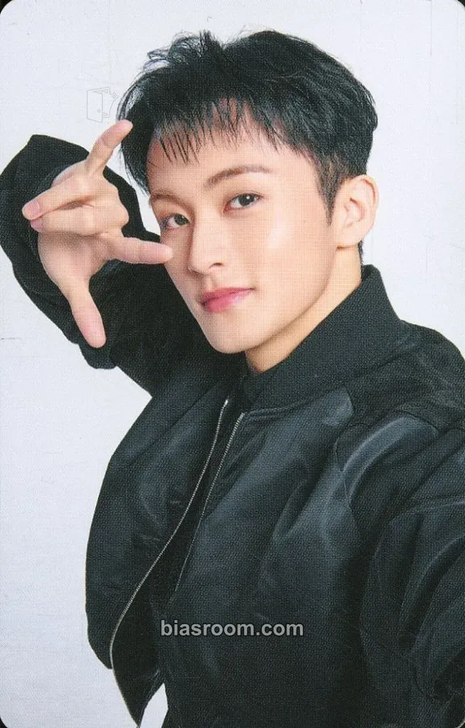 Mark Neo City: The Momentum (NCT127 4th Tour) Photocard - NCT 127 - NCT 127 K-pop photocard