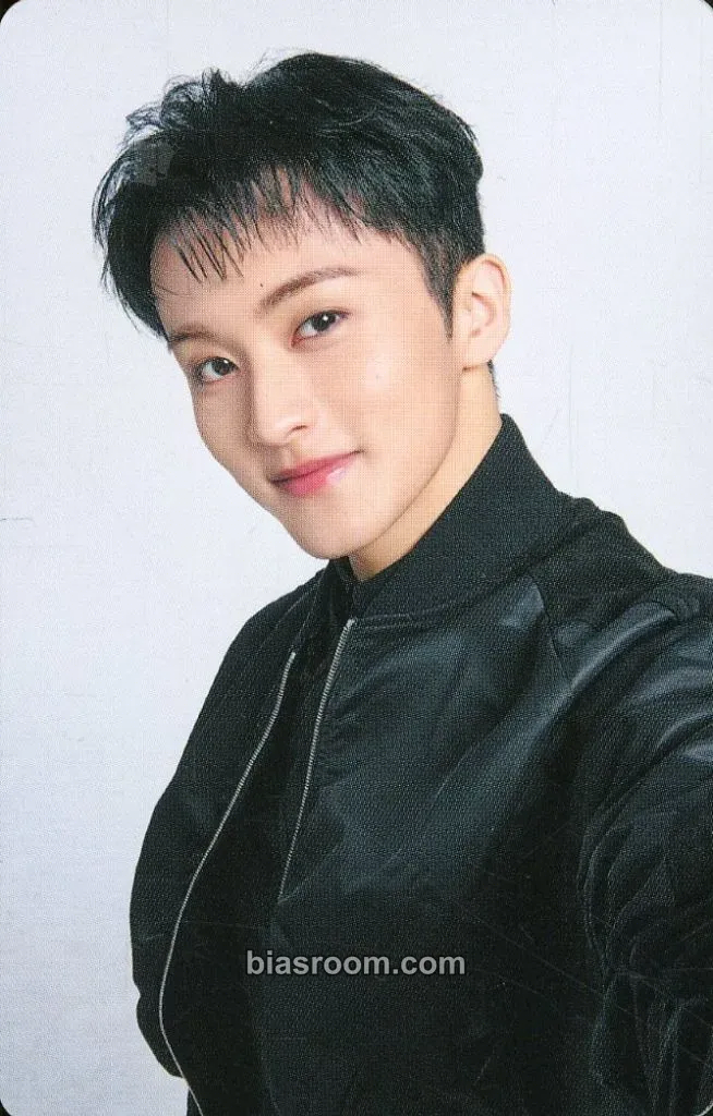 Mark Neo City: The Momentum (NCT127 4th Tour) Photocard - NCT 127 - NCT 127 K-pop photocard