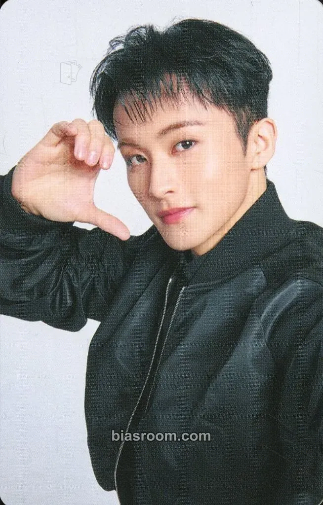 Mark Neo City: The Momentum (NCT127 4th Tour) Photocard - NCT 127 - NCT 127 K-pop photocard
