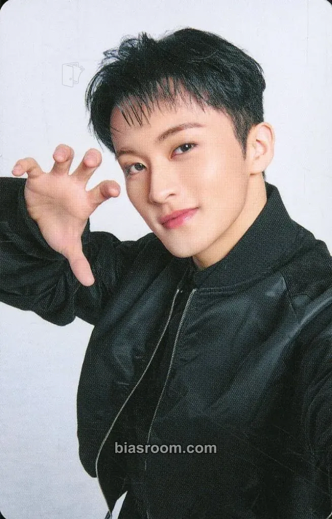 Mark Neo City: The Momentum (NCT127 4th Tour) Photocard - NCT 127 - NCT 127 K-pop photocard