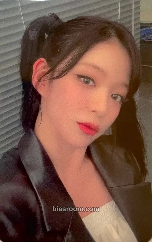 Chaeyoung Unlock My World Photocard - fromis_9 - fromis_9 K-pop photocard