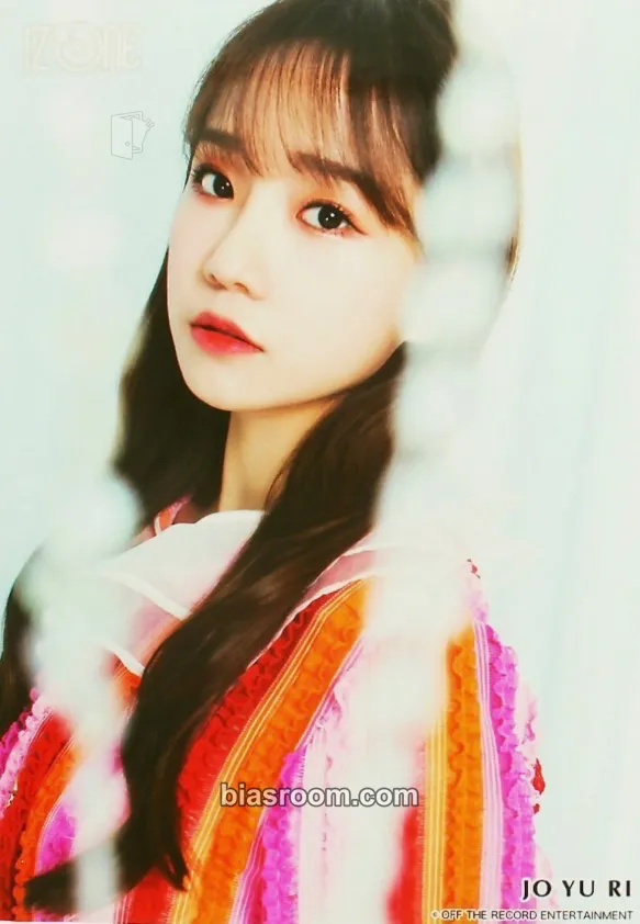 Jo Yuri EYES ON ME Photocard - IZ*ONE - IZ*ONE K-pop photocard