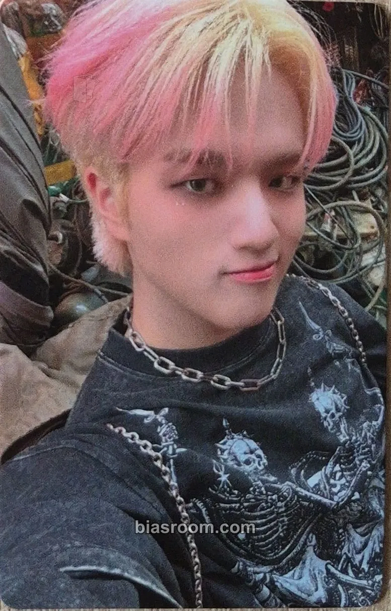 Yechan Chameleon Photocard - TRENDZ - TRENDZ K-pop photocard