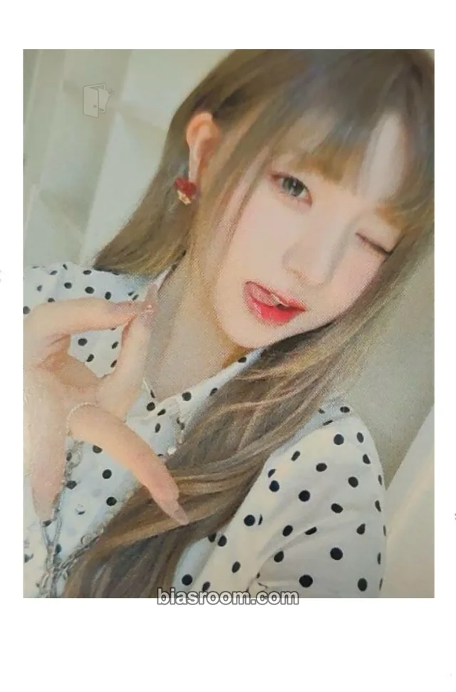 tripleS - Yeonji - LOVE&POP pt.1 Album withmuu/withdrama showcase polaroid