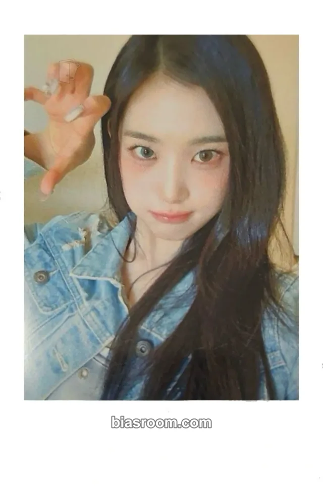 tripleS - Jiyeon - LOVE&POP pt.1 Album withmuu/withdrama showcase polaroid