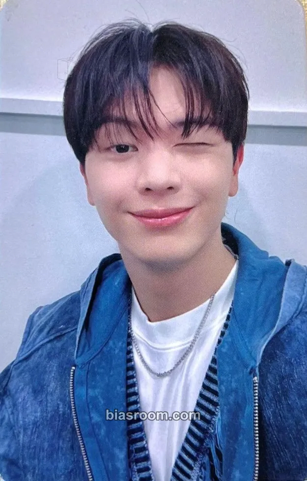 Sungjae Exhibition : Look Closely (Sungjae Solo) Photocard - BTOB - BTOB K-pop photocard