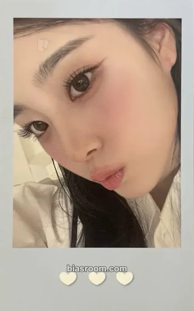 tripleS - Jiyeon - 2026 Season's Greetings: tripleShot of Love Other ktown4u pob (pre-order benefit) season's greetings polaroid