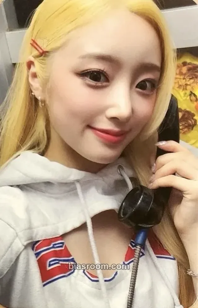 LIGHTSUM - Hina - Honey or Spice Album inside record video call (fancall) fansign