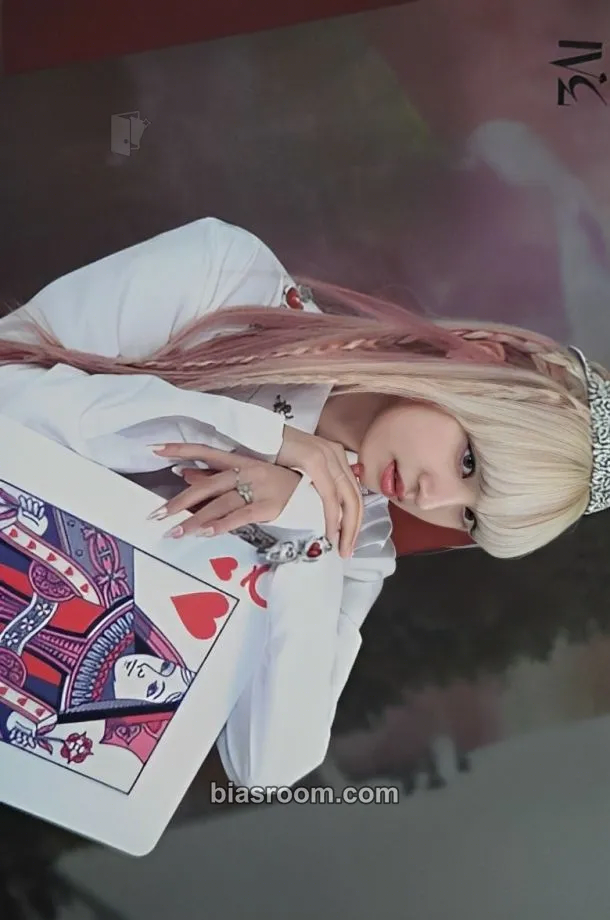 Liz LOVE DIVE Photocard - IVE - IVE K-pop photocard