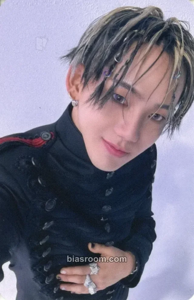TREASURE - Choi Hyunsuk - REBOOT Album album photocard yg tag version japanese version version 2 selfie