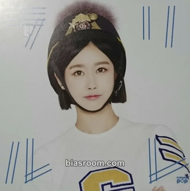 Crayon Pop - Geummi - Ra Ri Ru Re Album handover event jacket card