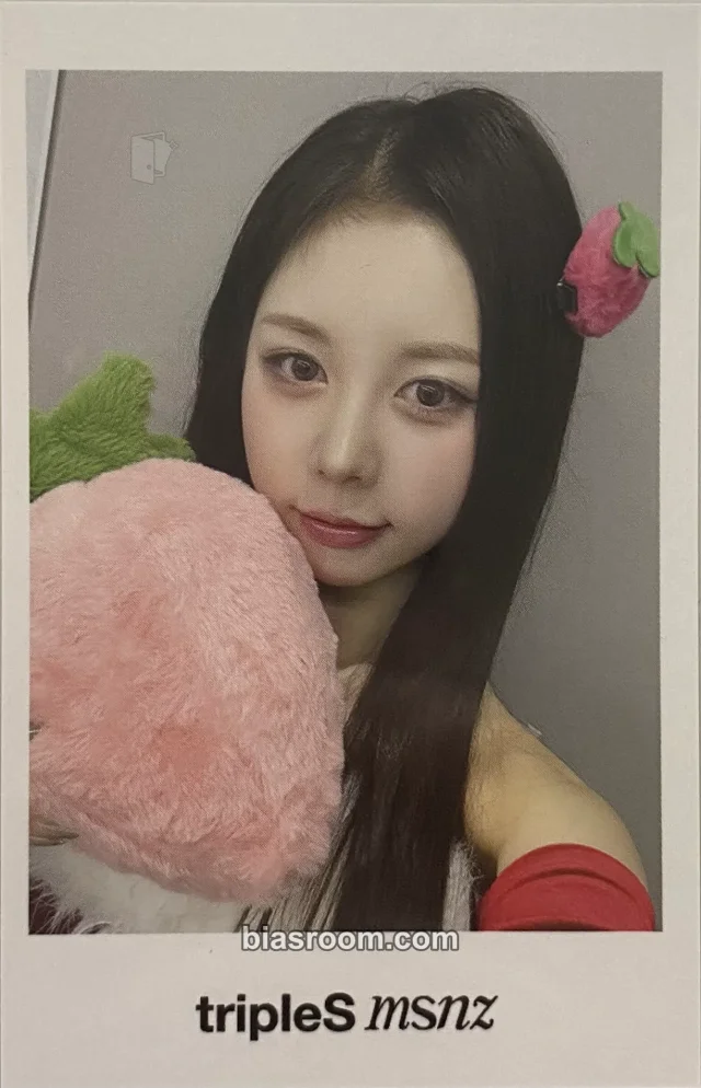 tripleS - Hyerin - Beyond Beauty Album video call (fancall) polaroid 1st music round 2