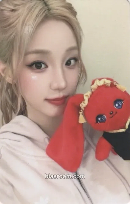 Yuqi GIGI Spring Festival Collectible Plush Doll Photocard - i-dle - i-dle K-pop photocard