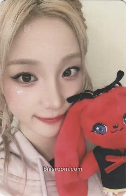 Yuqi GIGI Spring Festival Collectible Plush Doll Photocard - i-dle - i-dle K-pop photocard