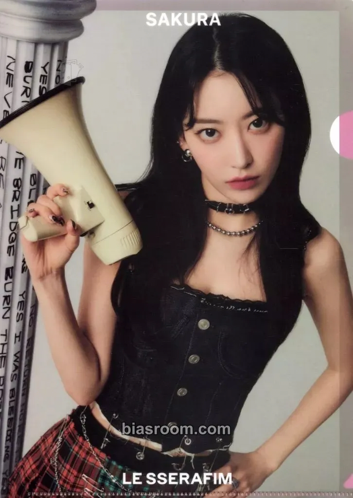 Sakura UNFORGIVEN (Japanese Ver) Photocard - LE SSERAFIM - LE SSERAFIM K-pop photocard