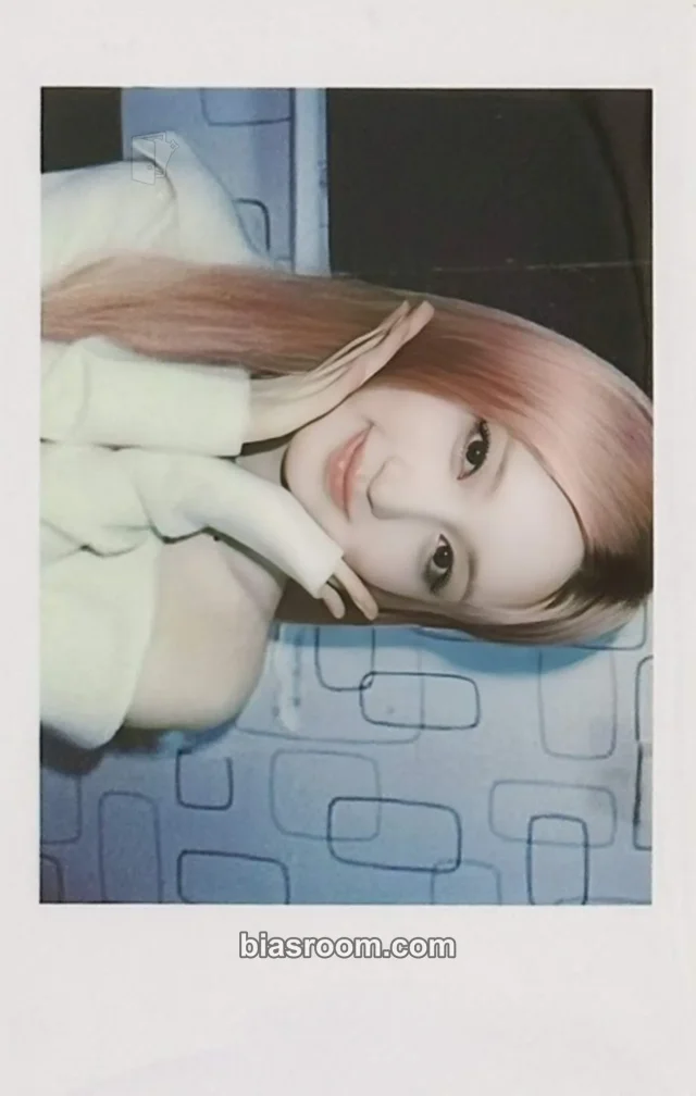 IVE - Gaeul - REVIVE+ Album 4 star polaroid qq music