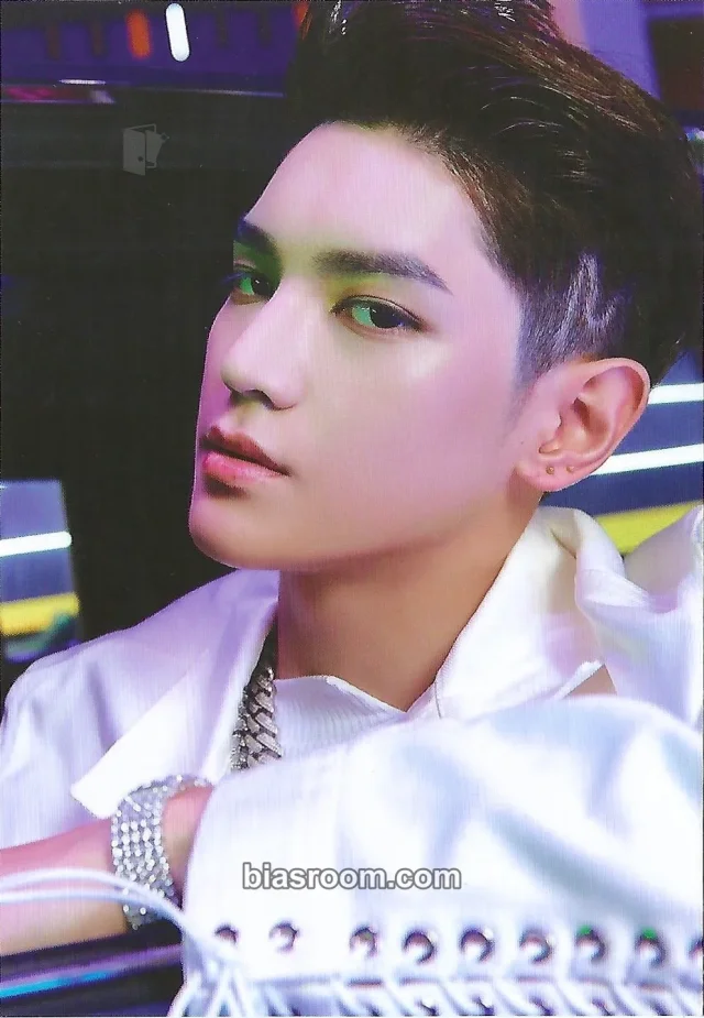 NCT 127 - Taeyong - Sticker Album sticker version postcard album inclusion