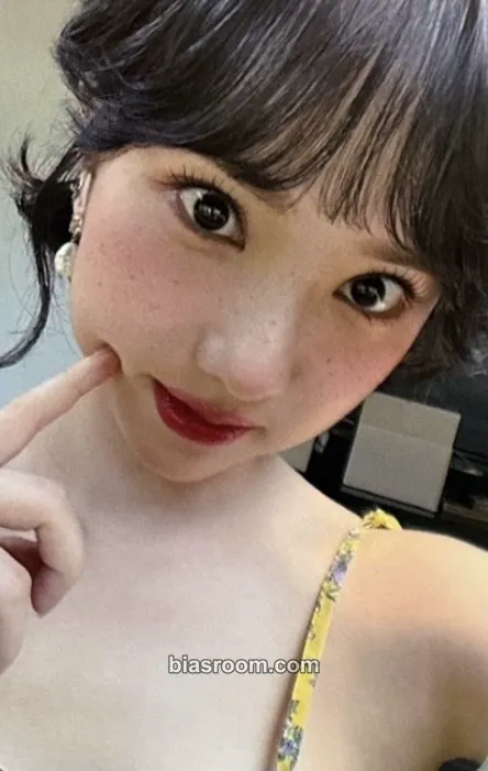 Eunha A Vivacious Girls Club 2023 Season's Greetings Photocard - VIVIZ - VIVIZ K-pop photocard
