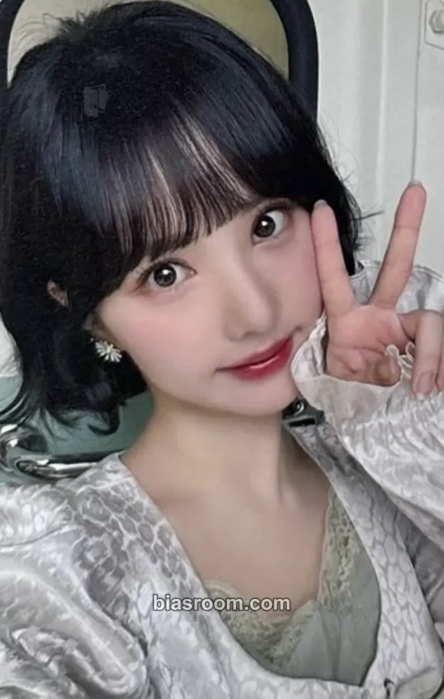 VIVIZ - Eunha - A Vivacious Girls Club 2023 Season's Greetings Other fansign round 2 soundwave season's greetings