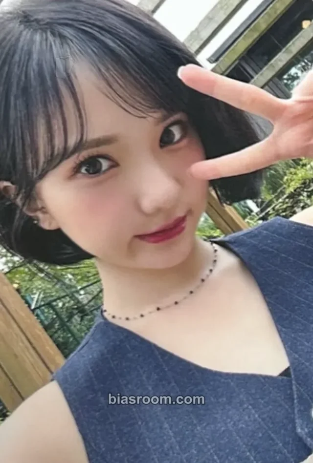 VIVIZ - Eunha - A Vivacious Girls Club 2023 Season's Greetings Other season's greetings soundwave round 2 video call (fancall) winner benefit