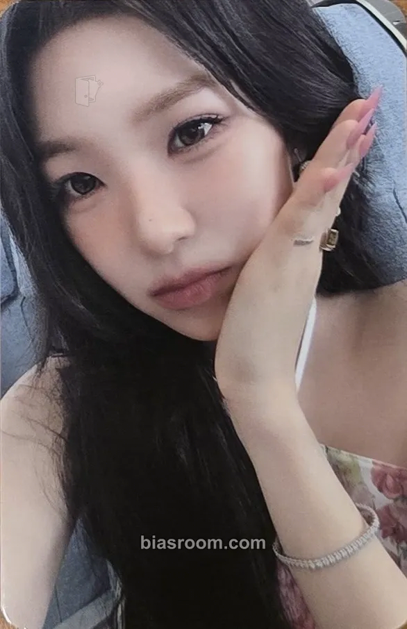 Jiheon Glow ME Photocard - fromis_9 - fromis_9 K-pop photocard