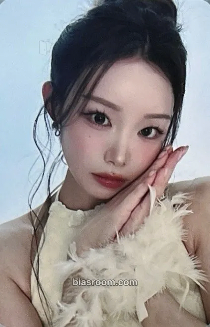 Suhyeon 2026 Season's Greetings Photocard - Billlie - Billlie K-pop photocard