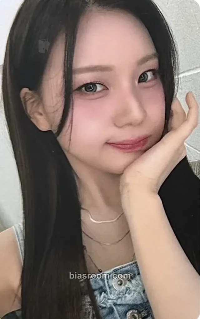 VIVIZ - Umji - 2026 Hangzhou Fanmeeting ‘Spring Whisper · 春日寄语’ Event merch photocard nfc version