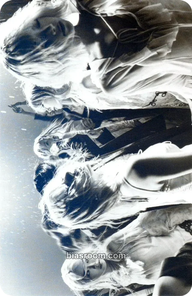 LE SSERAFIM - HOT Album soundwave pob (pre-order benefit) holographic (hologram) compact version set benefit