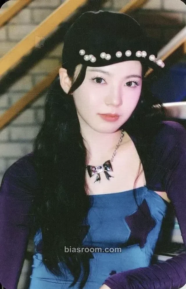 NiziU - Ayaka - Press Play Album merch photocard tin case photocard set