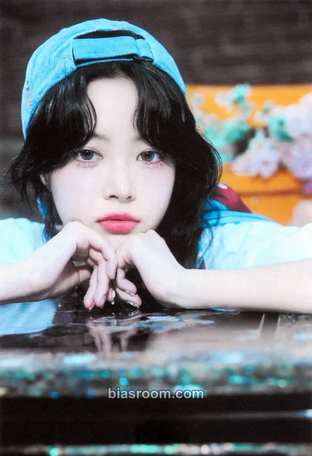 LE SSERAFIM - Hong Eunchae - CRAZY Album postcard round 1 soundwave lucky draw (LD)