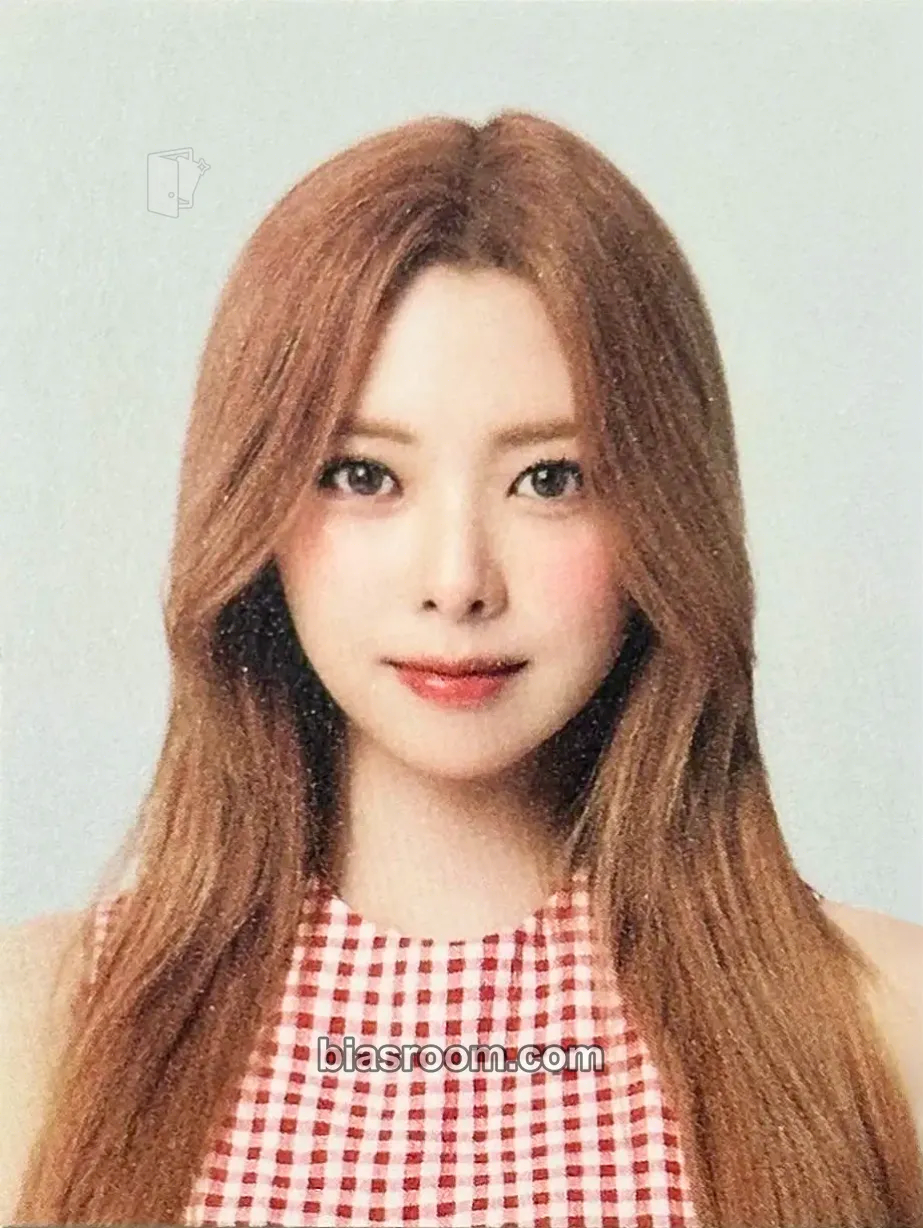 Yuna JYP JAPAN POPUP STORE 2025 Photocard - ITZY - ITZY K-pop photocard