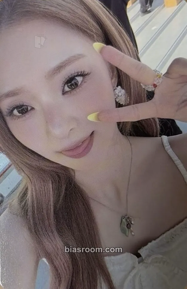 Nagyung Glow ME Photocard - fromis_9 - fromis_9 K-pop photocard