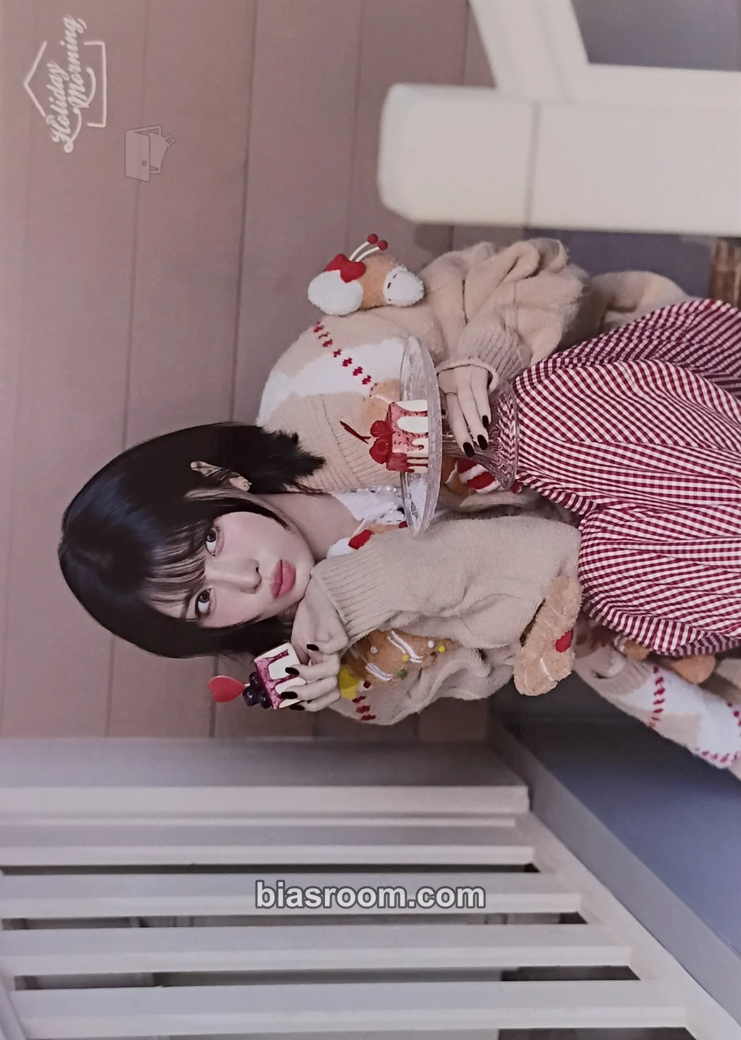 Momo 2025 JYP JAPAN POP-UP "Holiday Morning" Photocard - TWICE - TWICE K-pop photocard