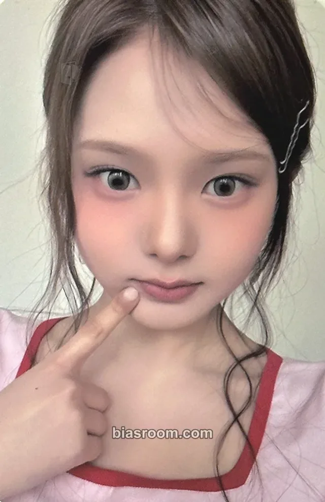Kiiras - LingLing - TATA Album album photocard ever version selfie
