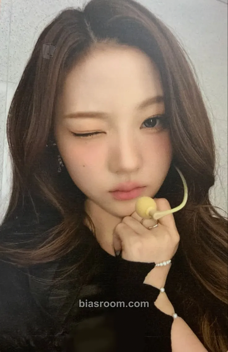 Stella FOCUS Photocard - Hearts2Hearts - Hearts2Hearts K-pop photocard