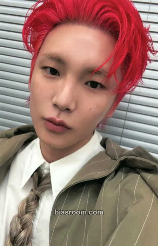 Key - Key - 2025 Keyland: Uncanny Valley Event merch photocard invitation set