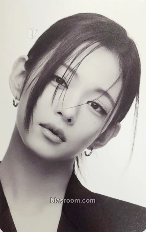 Chaeyoung Unlock My World Photocard - fromis_9 - fromis_9 K-pop photocard