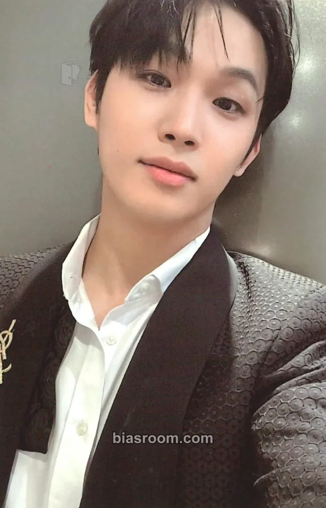 BTOB - Hyunsik - [TO.MELODY] 2024 Season's Greetings YA-CHIC Other season's greetings black version